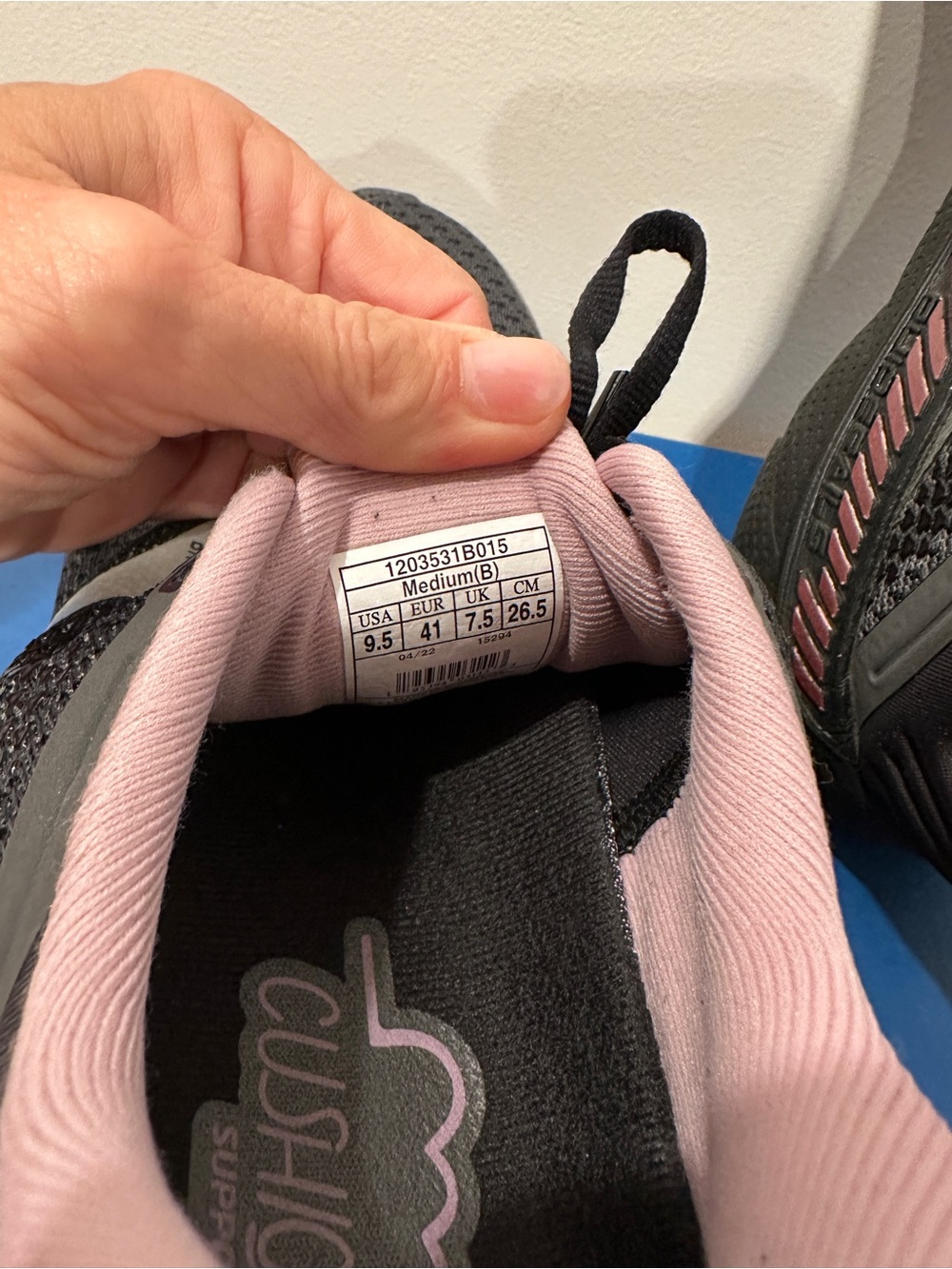 Brooks Women's Adrenaline GTS 22- Black with Pink - 9.5 - Picture 12 of 16